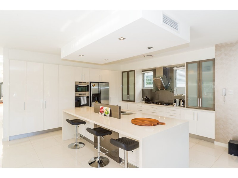 2342 Cressbrook Drive, Hope Island QLD 4212