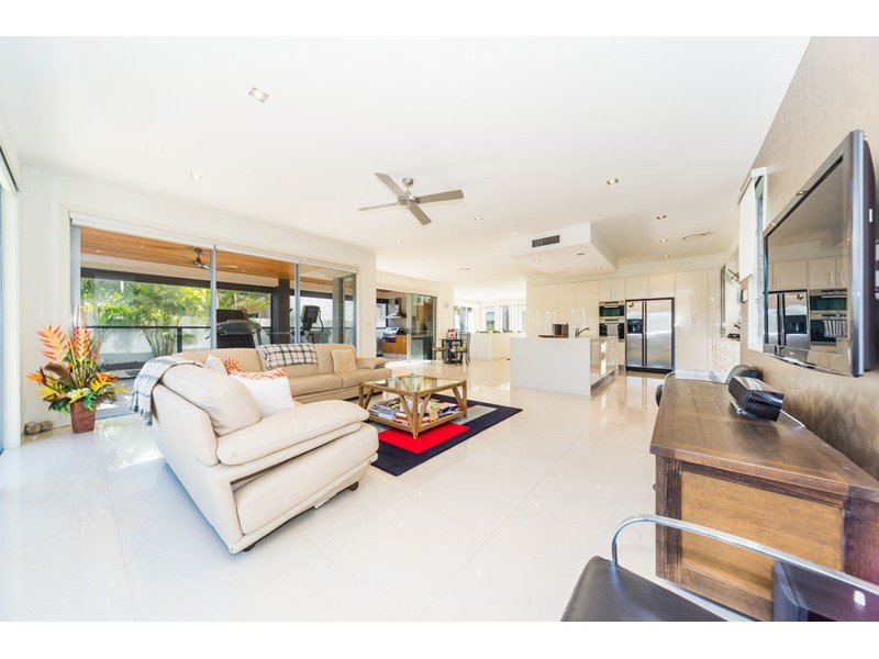 2342 Cressbrook Drive, Hope Island QLD 4212