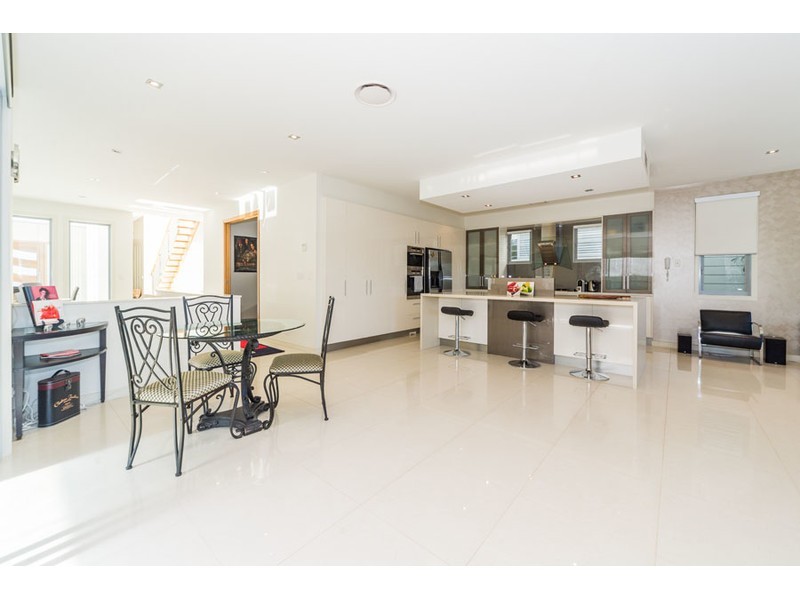2342 Cressbrook Drive, Hope Island QLD 4212