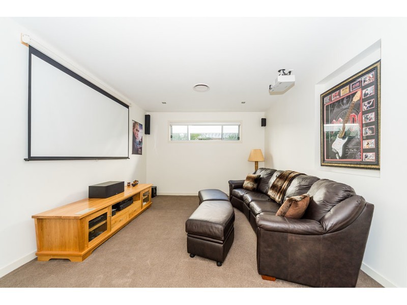 2342 Cressbrook Drive, Hope Island QLD 4212