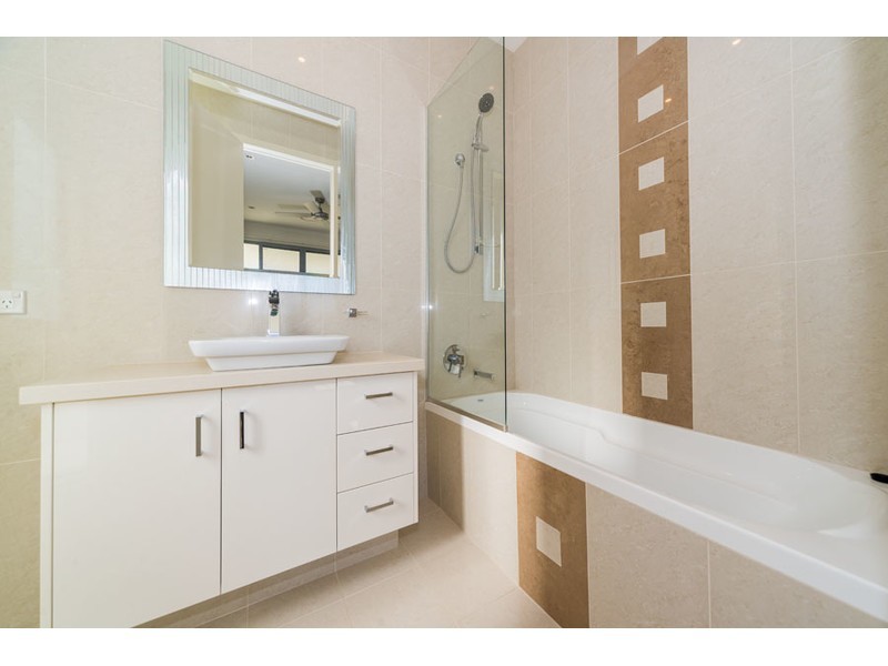 2342 Cressbrook Drive, Hope Island QLD 4212