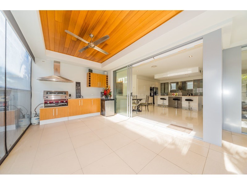 2342 Cressbrook Drive, Hope Island QLD 4212