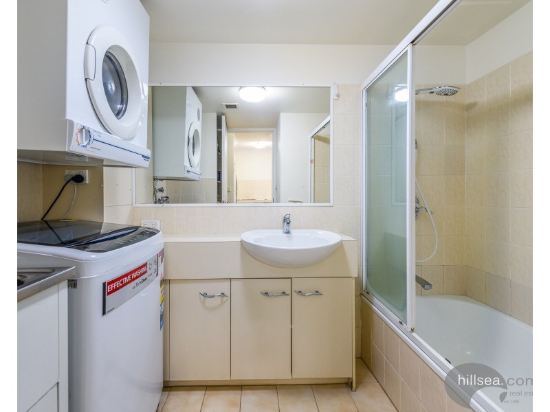 11/37 Bayview Street, Runaway Bay QLD 4216