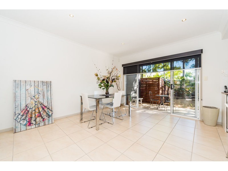 1/42 Margaret Street, Southport QLD 4215