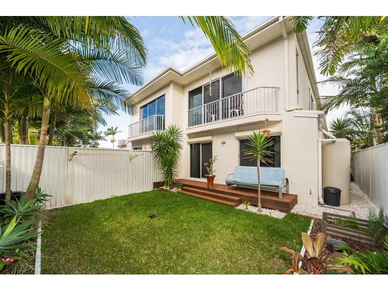 2/23 Broadwater Street, Runaway Bay QLD 4216