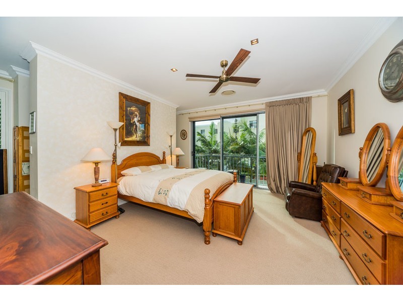 2/23 Broadwater Street, Runaway Bay QLD 4216