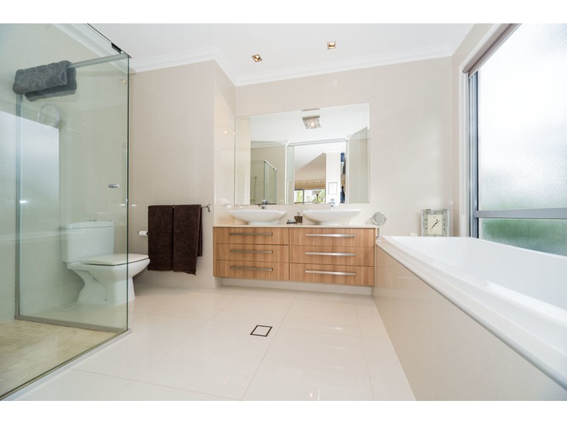 2/23 Broadwater Street, Runaway Bay QLD 4216