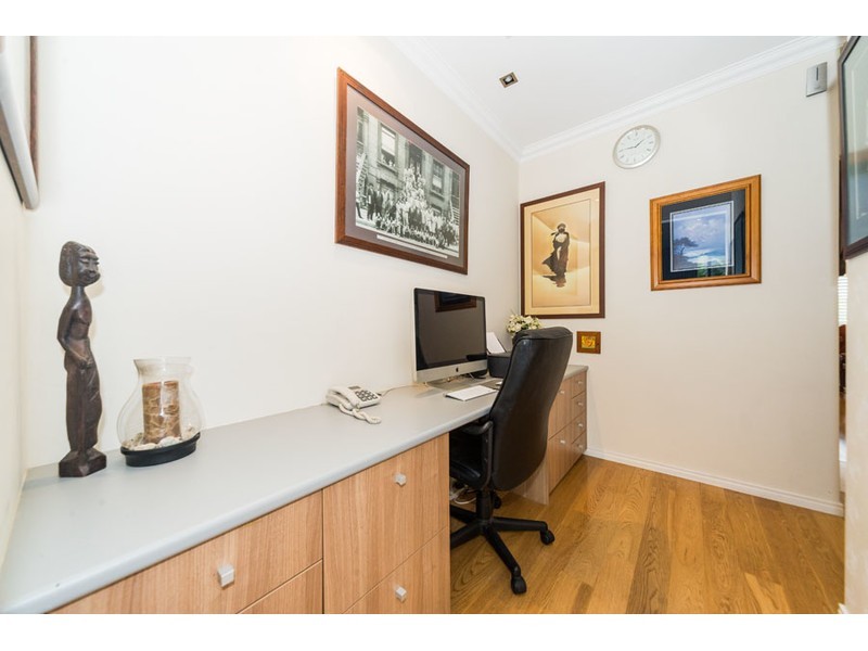 2/23 Broadwater Street, Runaway Bay QLD 4216
