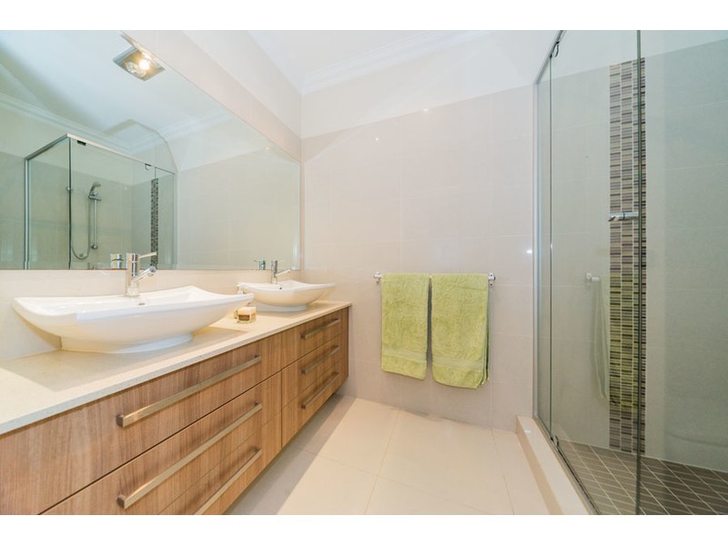 2/23 Broadwater Street, Runaway Bay QLD 4216