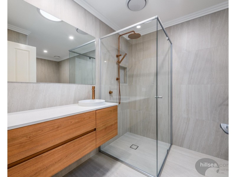 24/76 Bayview Street, Runaway Bay QLD 4216