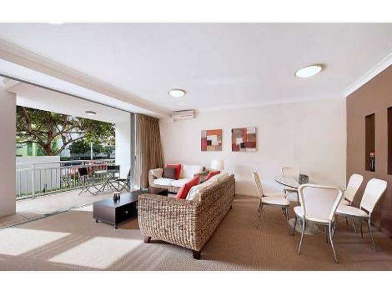 2/13 Bright Avenue, Labrador QLD 4215