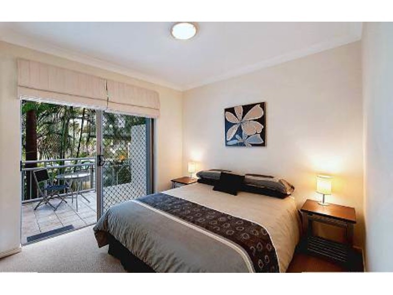 2/13 Bright Avenue, Labrador QLD 4215