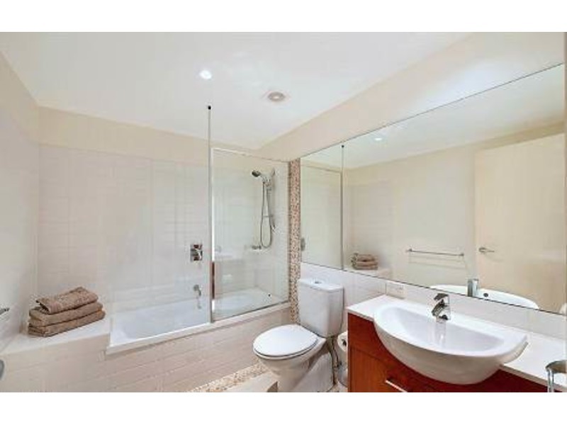 2/13 Bright Avenue, Labrador QLD 4215