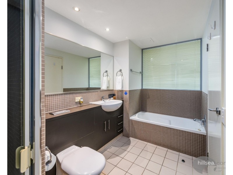 1106/360 Marine Parade, Labrador QLD 4215