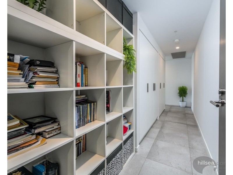 806/372 Marine Parade, Labrador QLD 4215