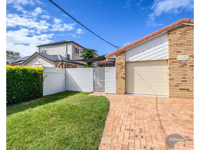 1/215 Bayview Street, Runaway Bay QLD 4216