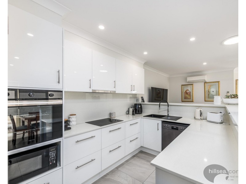 1/215 Bayview Street, Runaway Bay QLD 4216