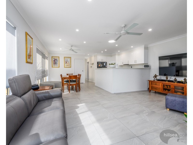 1/215 Bayview Street, Runaway Bay QLD 4216