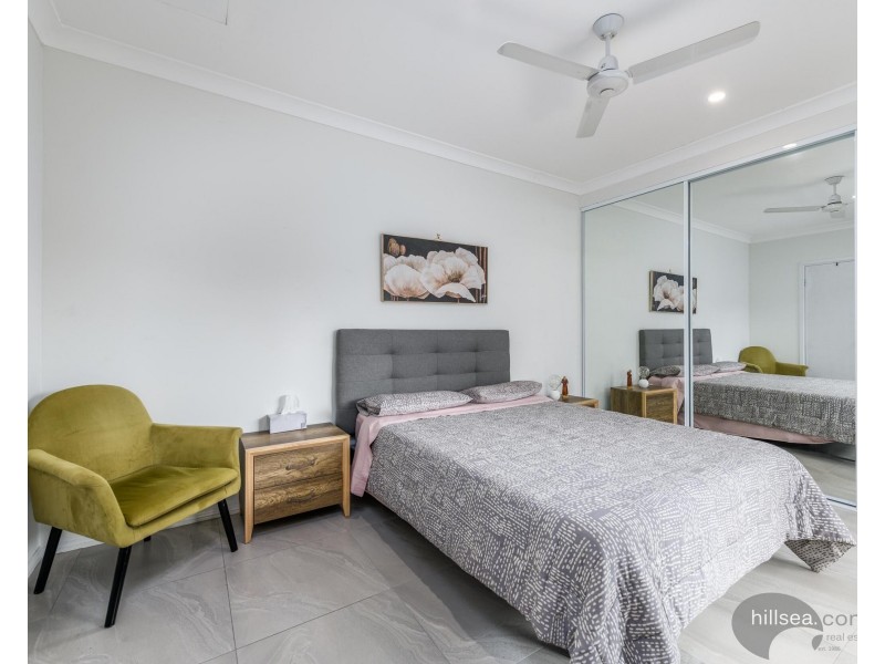 1/215 Bayview Street, Runaway Bay QLD 4216
