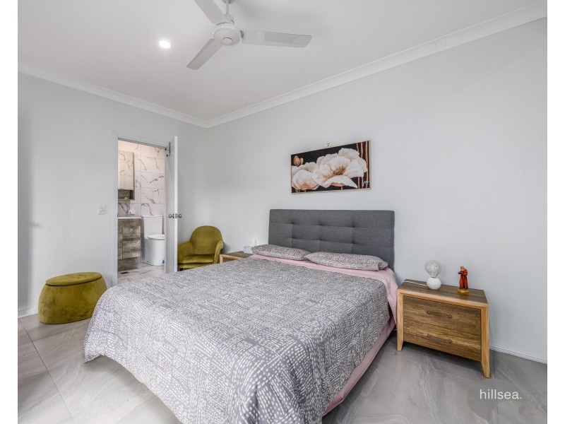 1/215 Bayview Street, Runaway Bay QLD 4216