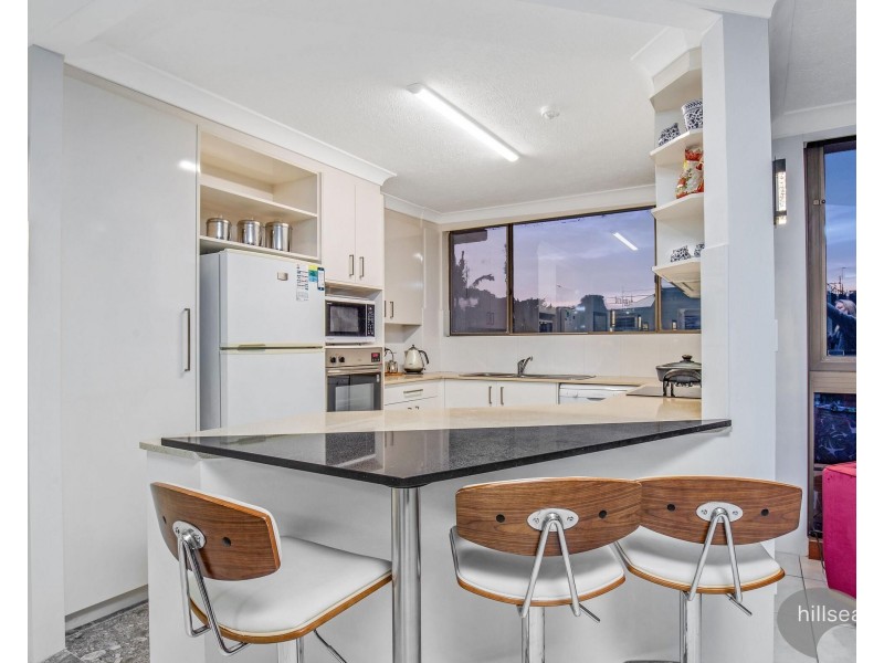 28/9 Bayview Street, Runaway Bay QLD 4216