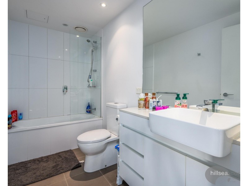 304/15 Compass Drive, Biggera Waters QLD 4216