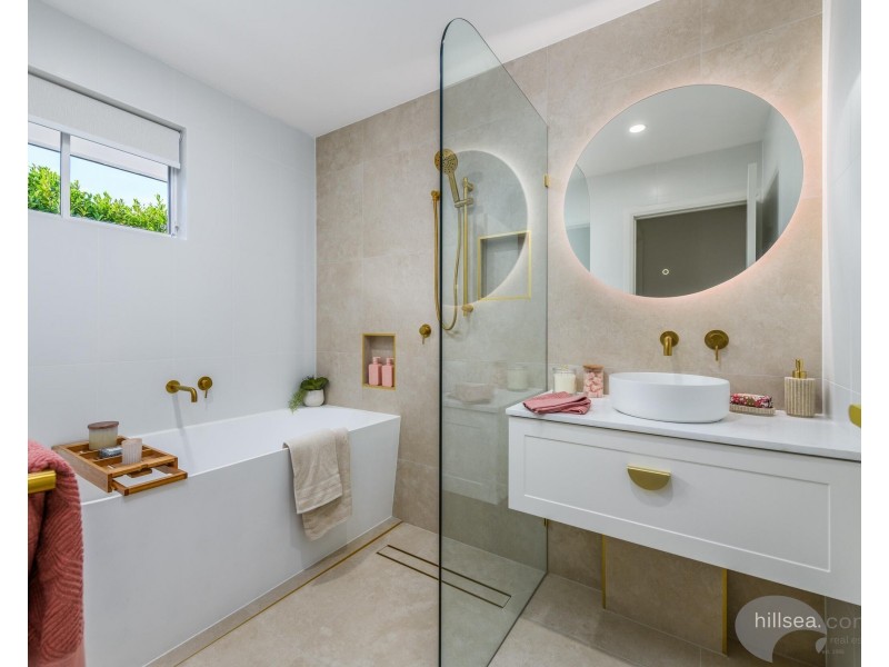 8 Goorawin Street, Runaway Bay QLD 4216