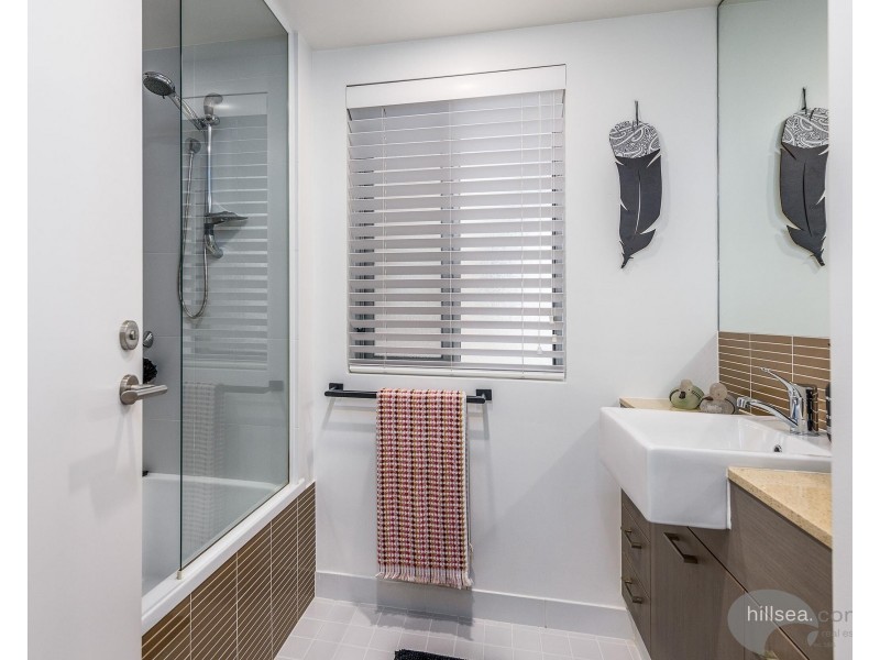 225/64 Sickle Avenue, Hope Island QLD 4212