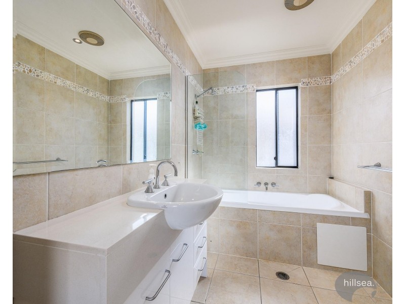 2/50 Bayview Street, Runaway Bay QLD 4216