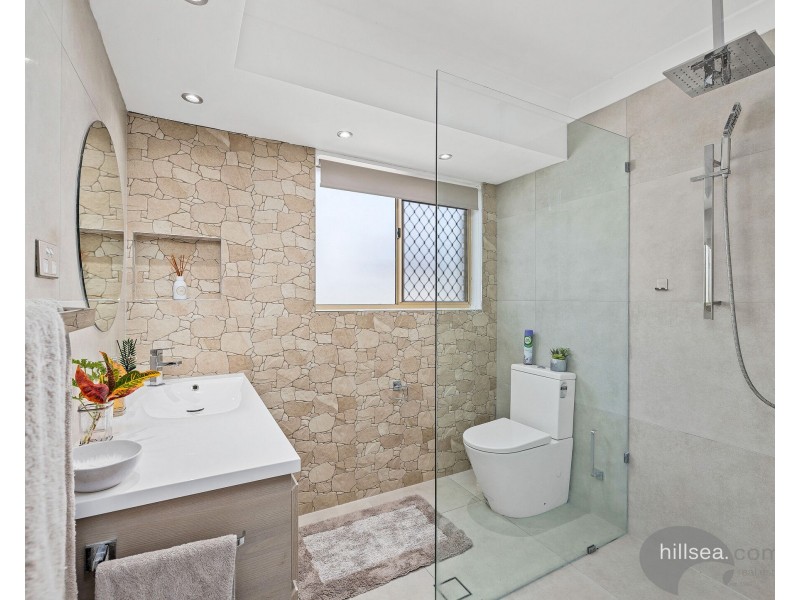 11 Seabreeze Street, Paradise Point QLD 4216