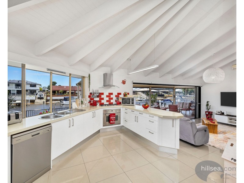 11 Seabreeze Street, Paradise Point QLD 4216