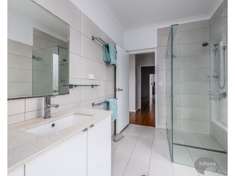 4 Bluegum Avenue, Hollywell QLD 4216