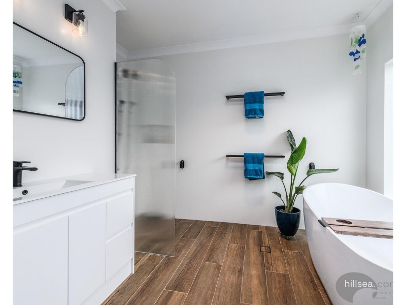 4 Bluegum Avenue, Hollywell QLD 4216