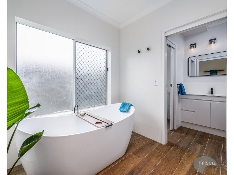 4 Bluegum Avenue, Hollywell QLD 4216