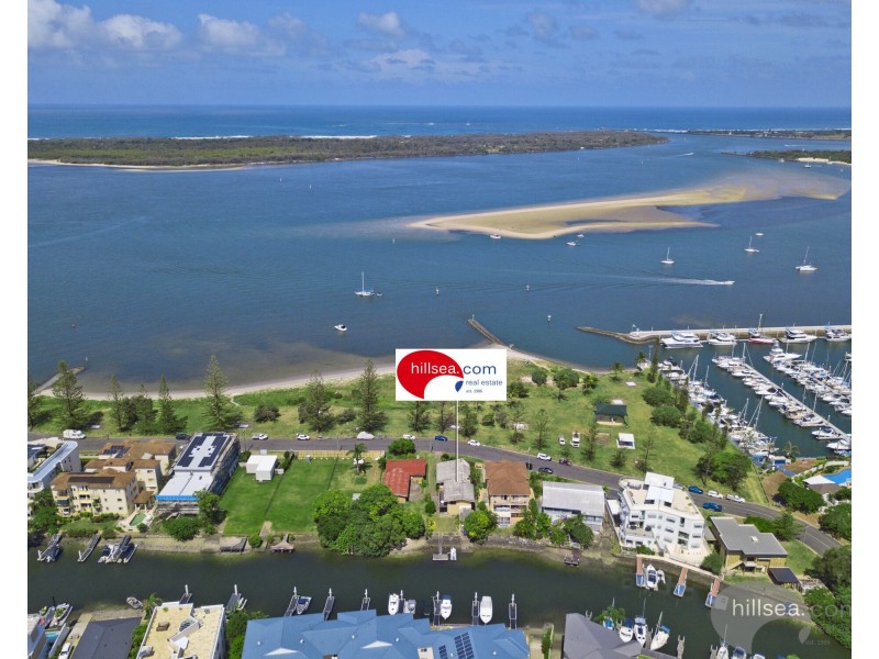16 Oatland Esplanade, Runaway Bay QLD 4216