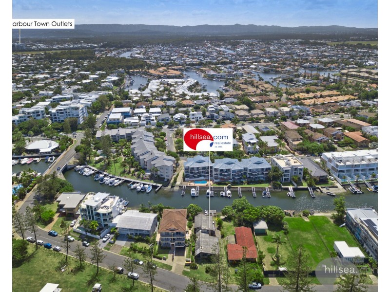 16 Oatland Esplanade, Runaway Bay QLD 4216