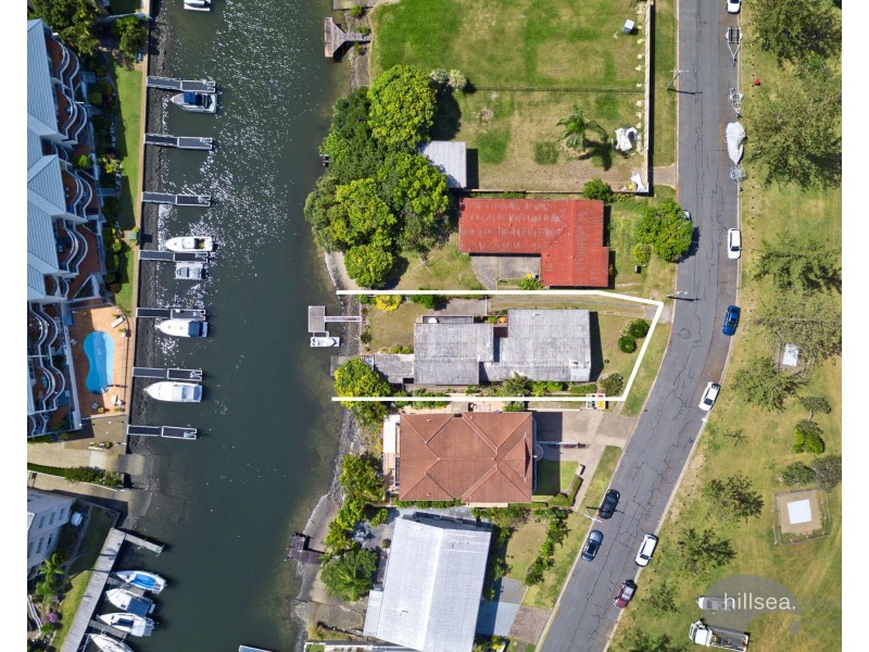16 Oatland Esplanade, Runaway Bay QLD 4216