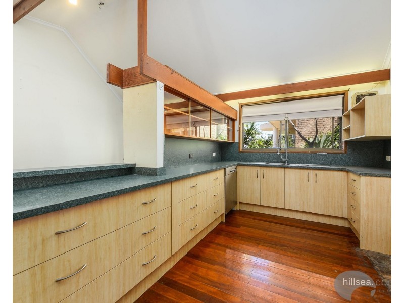 16 Oatland Esplanade, Runaway Bay QLD 4216