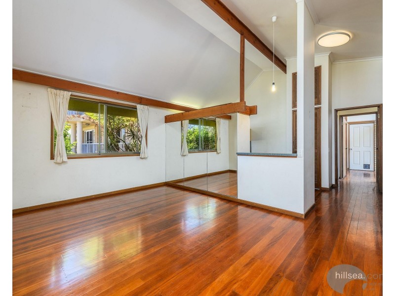 16 Oatland Esplanade, Runaway Bay QLD 4216