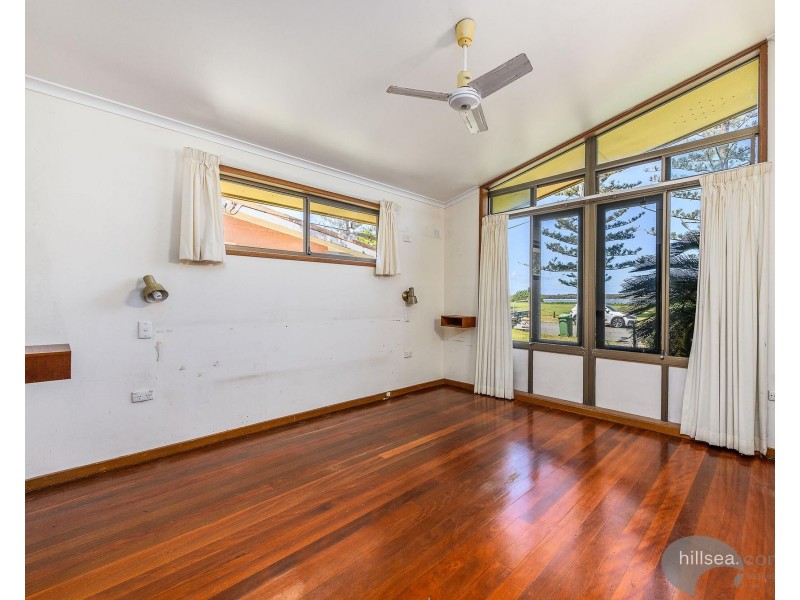 16 Oatland Esplanade, Runaway Bay QLD 4216