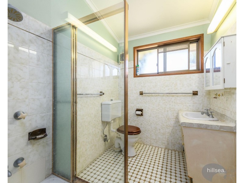 16 Oatland Esplanade, Runaway Bay QLD 4216