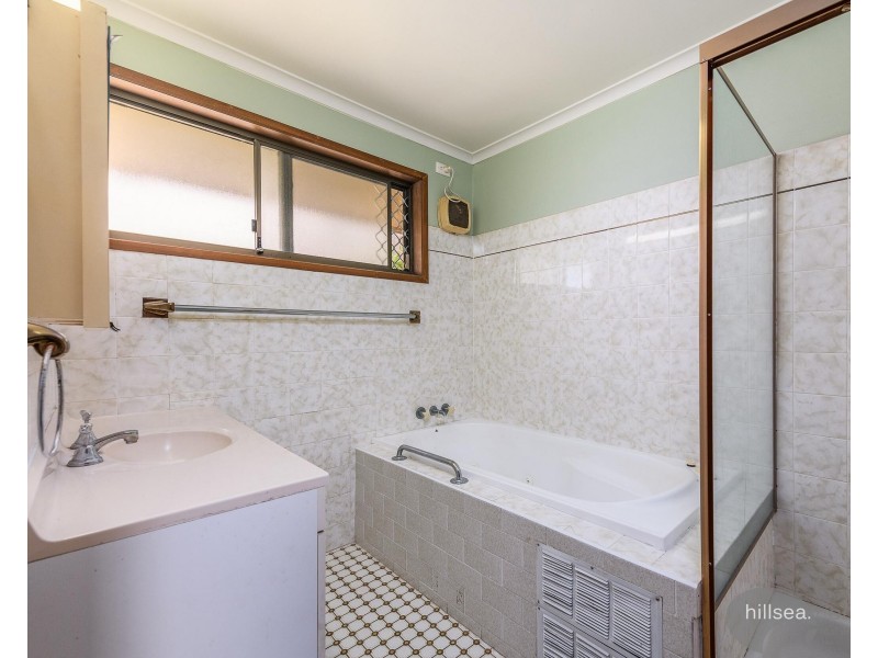 16 Oatland Esplanade, Runaway Bay QLD 4216