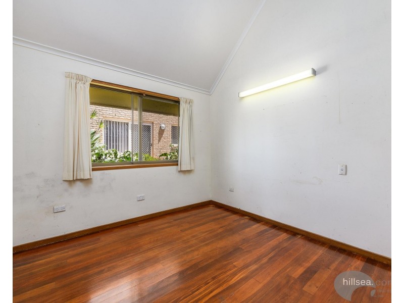 16 Oatland Esplanade, Runaway Bay QLD 4216