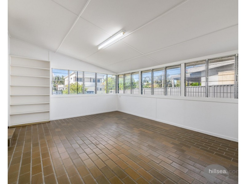 12 Plover Avenue, Paradise Point QLD 4216