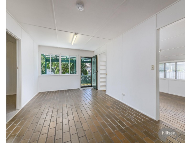 12 Plover Avenue, Paradise Point QLD 4216