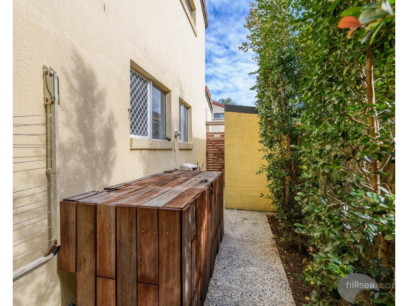 3/30 Government Road, Labrador QLD 4215