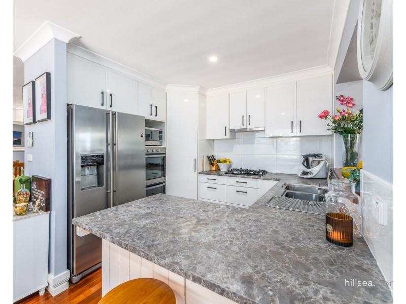 8 Viola Avenue, Hollywell QLD 4216