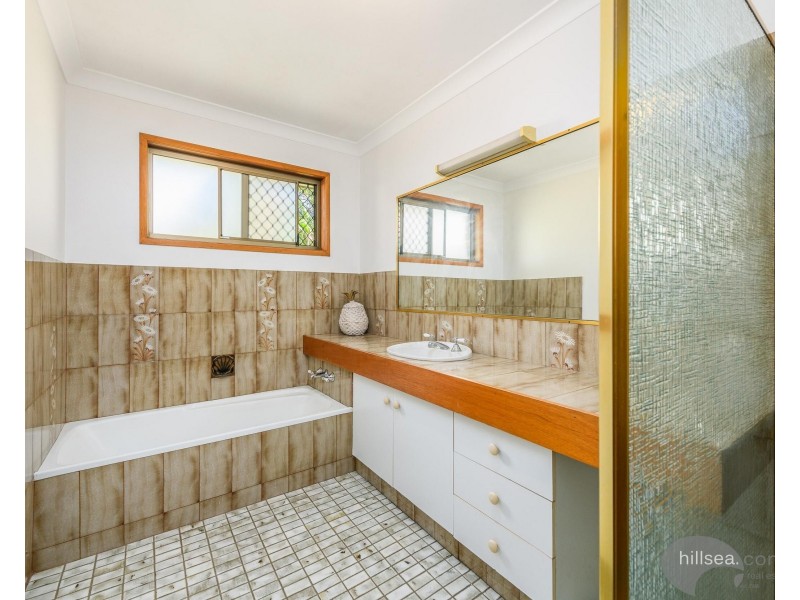8 Kikori Crescent, Runaway Bay QLD 4216