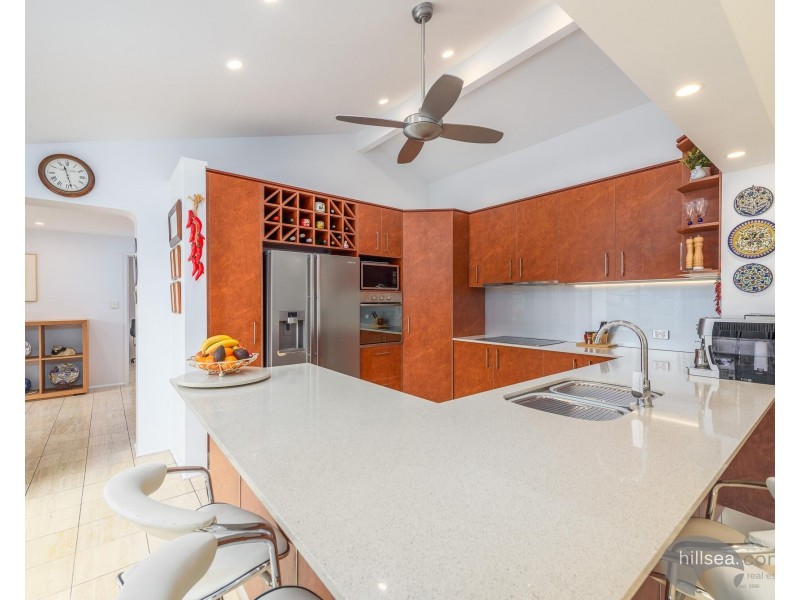 10 Kikori Crescent, Runaway Bay QLD 4216