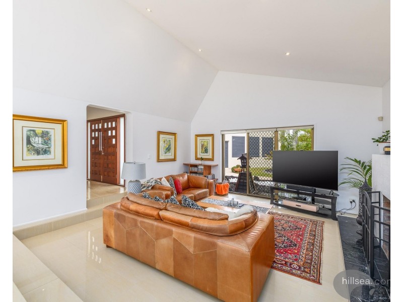 10 Kikori Crescent, Runaway Bay QLD 4216